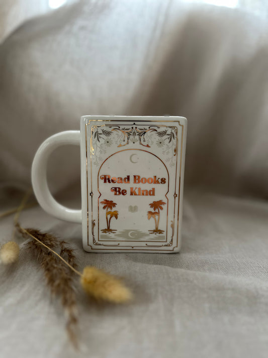 Mug Read books be kind