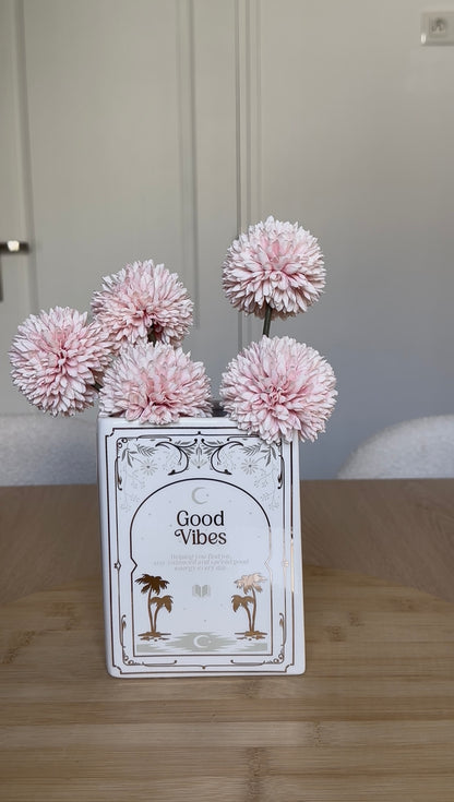 Vase good vibes